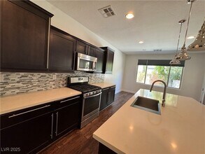 2090 Morro Vista Dr in Las Vegas, NV - Building Photo - Building Photo