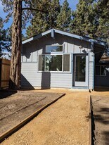 1262 NE Burnside Ave, Unit 2 in Bend, OR - Building Photo