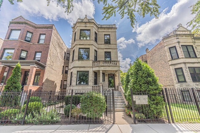 3261 W Palmer St in Chicago, IL - Foto de edificio - Building Photo