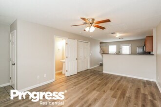 8022 Logan Dr in La Vergne, TN - Building Photo - Building Photo