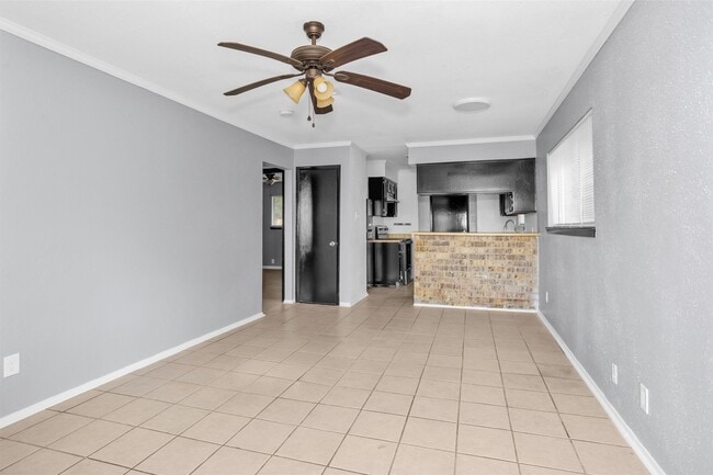 1035 Lovett St in Tomball, TX - Building Photo - Building Photo