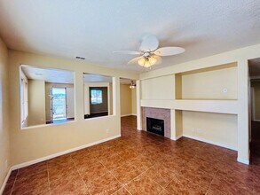 36742 37th St E in Palmdale, CA - Building Photo - Building Photo