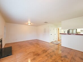 418 Garland Dr in Lake Jackson, TX - Foto de edificio - Building Photo
