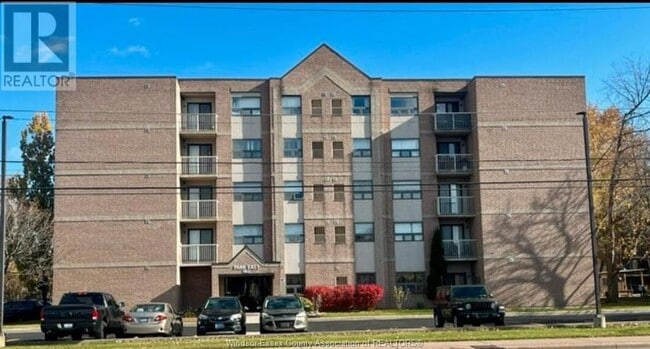 1160 Lauzon Rd