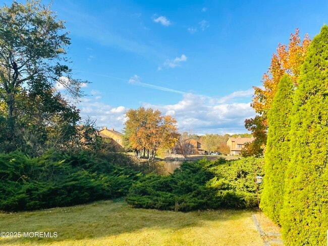 property at 27 Newport Ct