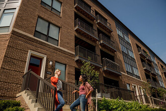Apartments at the Yard: Dorchester in Grandview Heights, OH - Foto de edificio - Building Photo