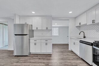 Avalon Townhomes in Hampton, VA - Foto de edificio - Building Photo