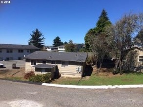 Cottages by the Sea in Brookings, OR - Building Photo - Building Photo