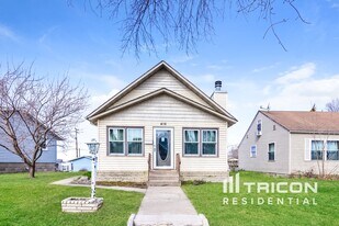 416 S Olive St in Waconia, MN - Building Photo