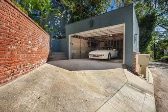 468 Glen Holly Dr in Pasadena, CA - Building Photo - Building Photo