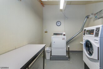 465 Valley St in Maplewood, NJ - Building Photo - Building Photo