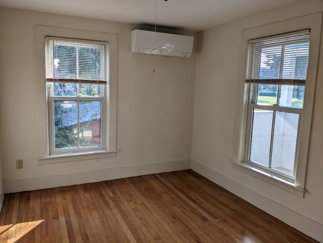 85 Beech St, Unit 85 Beech St 2nd floor in Holyoke, MA - Building Photo - Building Photo