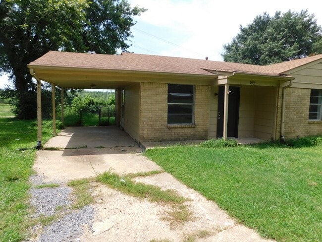 property at 1969 Dorchester Dr