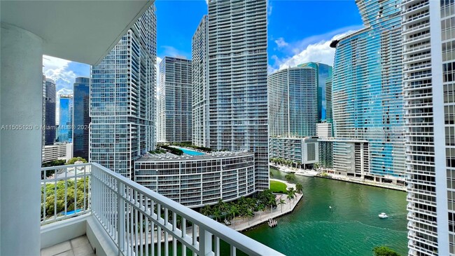 801 Brickell Key Blvd, Unit 2104 in Miami, FL - Foto de edificio - Building Photo