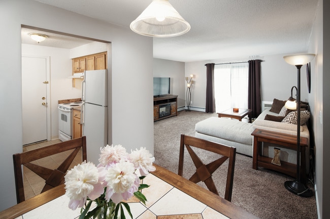 Rivers Edge in Waterbury, CT - Foto de edificio - Building Photo