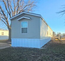 2233 E Maywood St in Wichita, KS - Building Photo