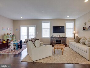 23429 Colts Run Square in Ashburn, VA - Building Photo - Building Photo