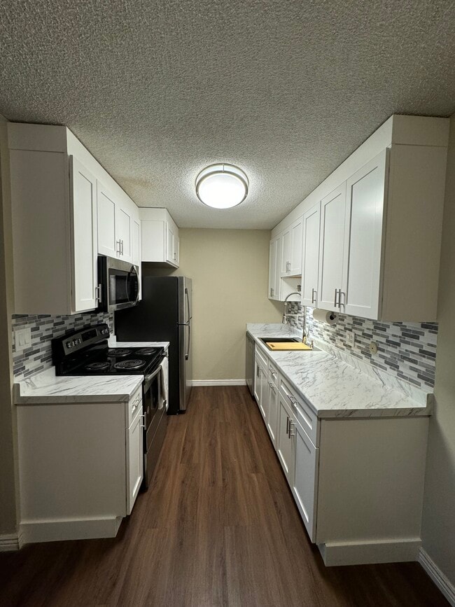 property at 998 W Beaver Creek Blvd