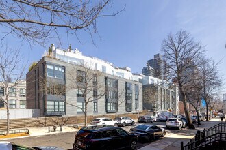 345 Carroll St in Brooklyn, NY - Building Photo - Building Photo