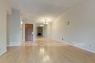 4119 Castlewood in San Antonio, TX - Foto de edificio - Building Photo