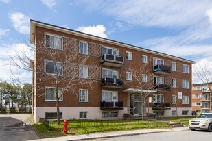 2355 Duff-Court Rue in Montréal, QC - Building Photo