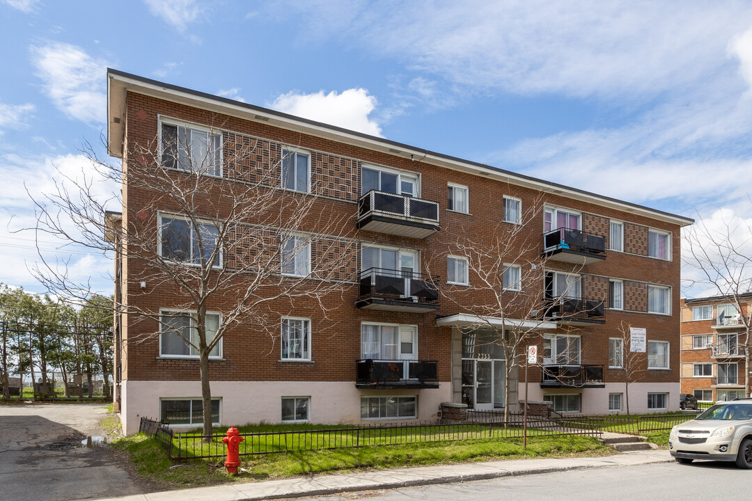 2355 Duff-Court Rue in Montréal, QC - Building Photo