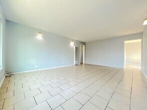 8118 Stanford Ave in Los Angeles, CA - Foto de edificio - Building Photo