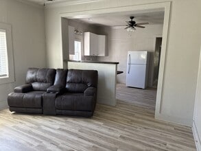 836 E 10th St in Ottawa, KS - Building Photo - Building Photo