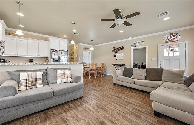 119 Sterling St in College Station, TX - Building Photo - Building Photo