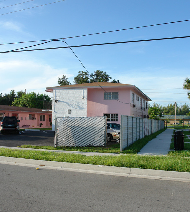 2010 NE 162nd St in Miami, FL - Foto de edificio