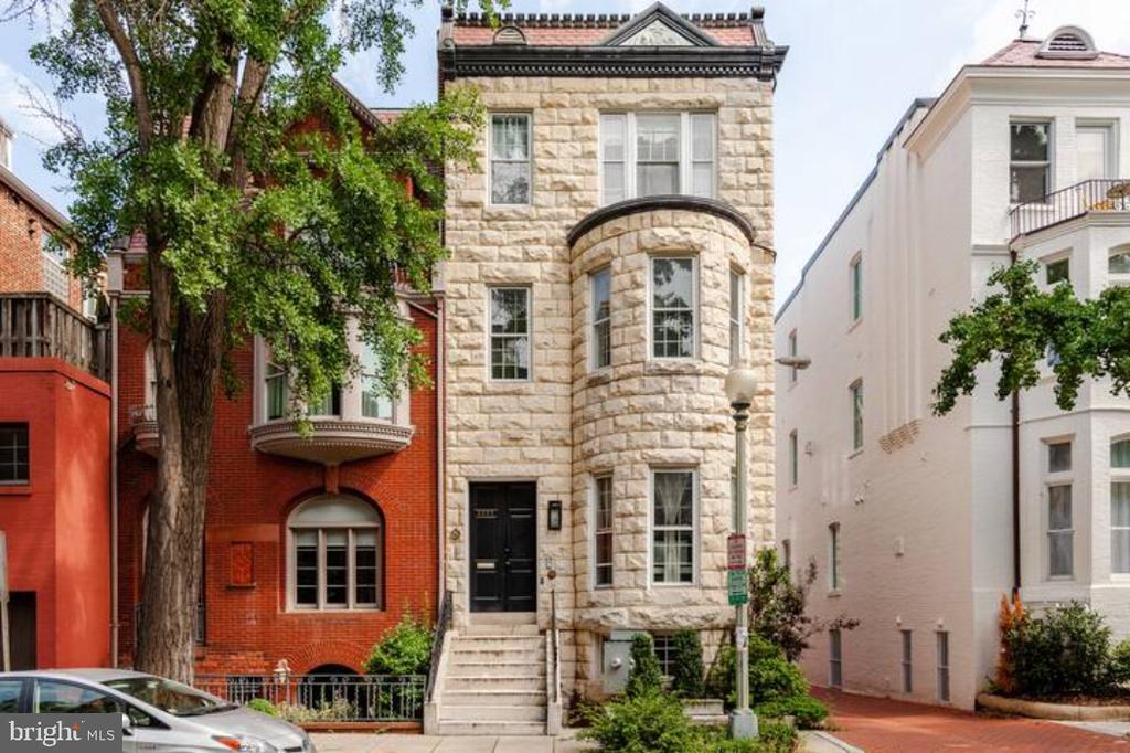 2025 Hillyer Pl NW in Washington, DC - Building Photo