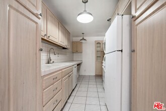 6515 Green Valley Cir in Culver City, CA - Building Photo - Building Photo