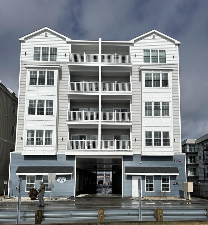 435 Ocean Blvd in Hampton, NH - Building Photo