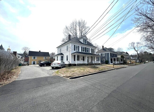 17 Highland St in Concord, MA - Foto de edificio - Building Photo