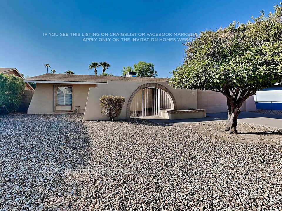 4913 W Frier Dr in Glendale, AZ - Foto de edificio