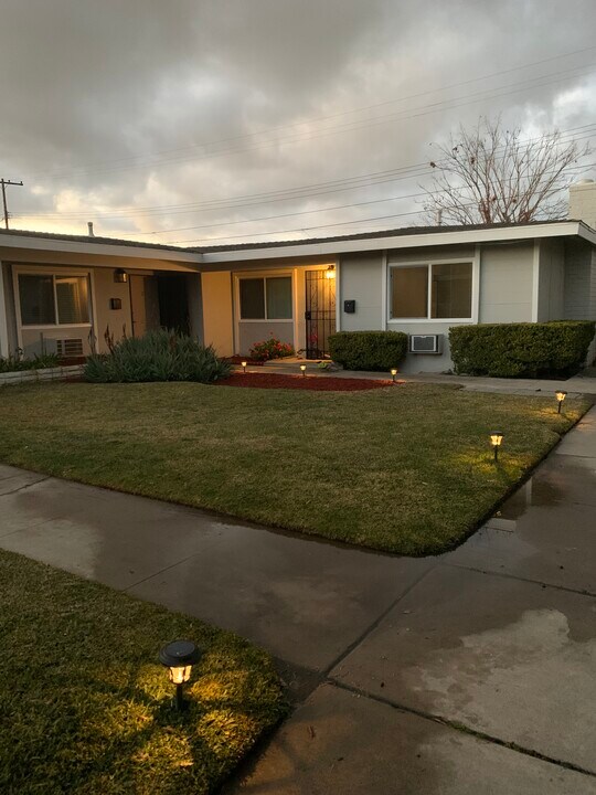 2729 W Yale Ave, Unit B in Anaheim, CA - Foto de edificio