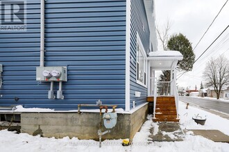 81 Queen St in Smiths Falls, ON - Building Photo - Building Photo