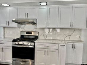 826 Oldfield Road in Fairfield, CT - Building Photo - Building Photo