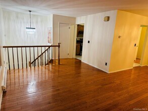 97 Arlington Ave in Valley Stream, NY - Building Photo - Building Photo