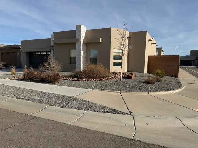 7900 Tiburon Hills Drive NW in Albuquerque, NM - Building Photo - Building Photo
