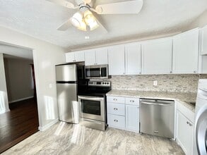 216 Moore Rd in Avon Lake, OH - Building Photo - Building Photo