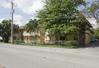 Pioneer Apartments in North Miami, FL - Building Photo - Building Photo