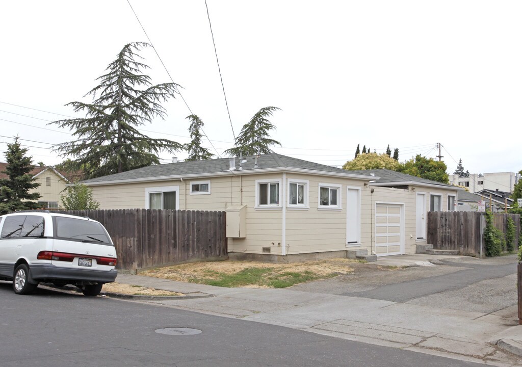 2 Clinton Ct in Redwood City, CA - Foto de edificio