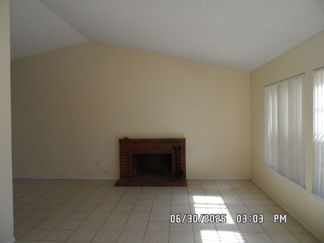 12202 Big Dipper Cir in Victorville, CA - Building Photo - Building Photo