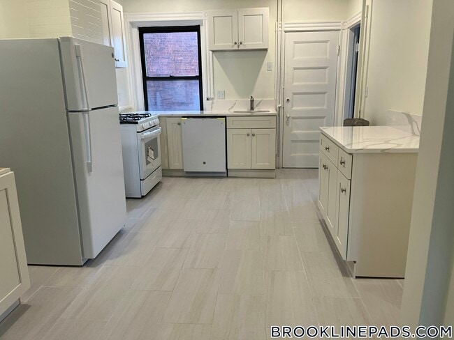 1855 Beacon St in Brookline, MA - Building Photo - Building Photo