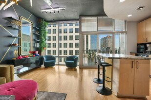 943 Peachtree St NE in Atlanta, GA - Building Photo