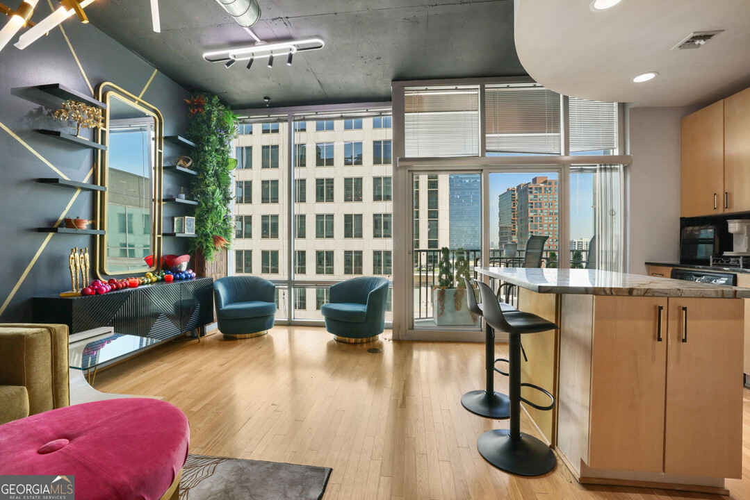 943 Peachtree St NE in Atlanta, GA - Building Photo