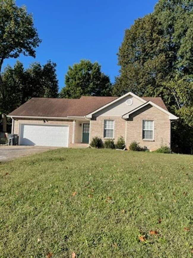 2492 Rafiki Dr in Clarksville, TN - Building Photo - Building Photo