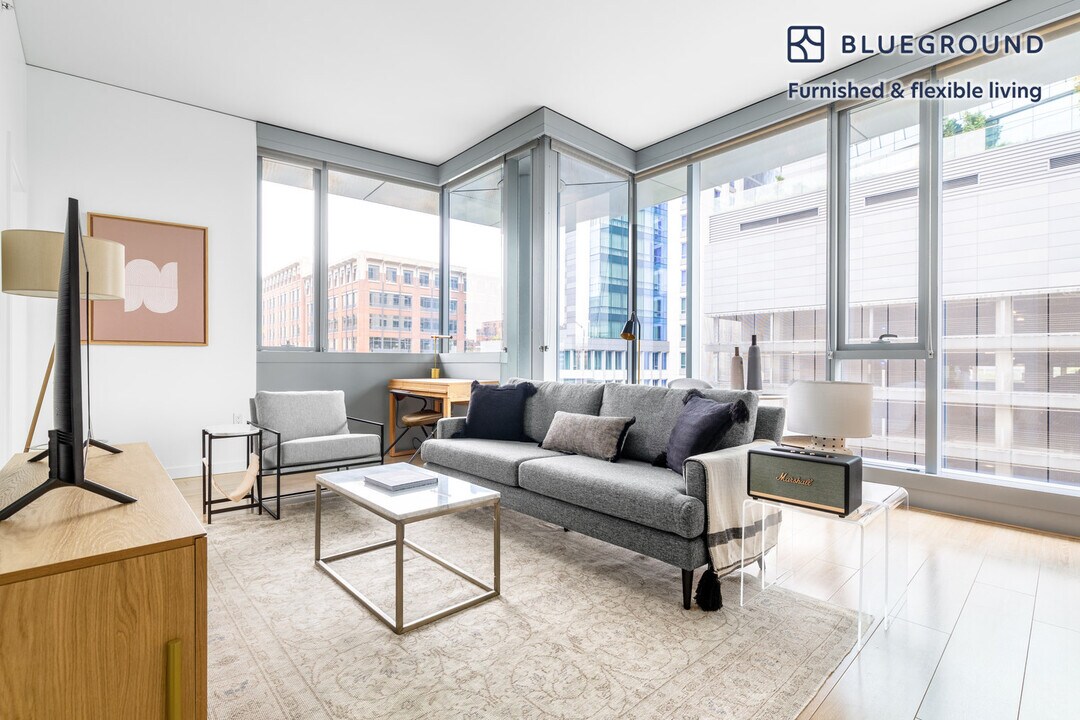 521 Stadium Pl S-Unit -FL5-ID41 in Seattle, WA - Building Photo