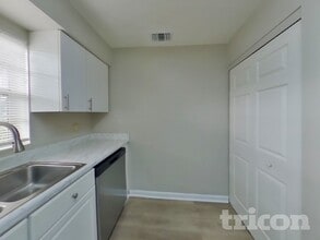 1332 W Hartley Cir in Deltona, FL - Building Photo - Building Photo